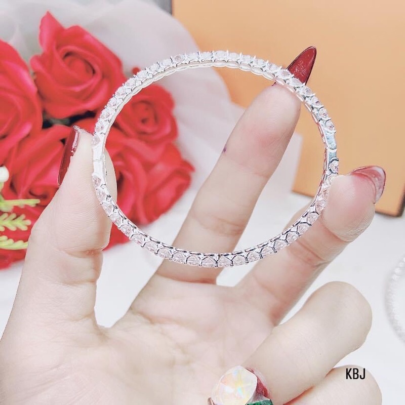 VÒNG CỨNG FULL ĐÁ BẠC TA CHO BẠN GÁI