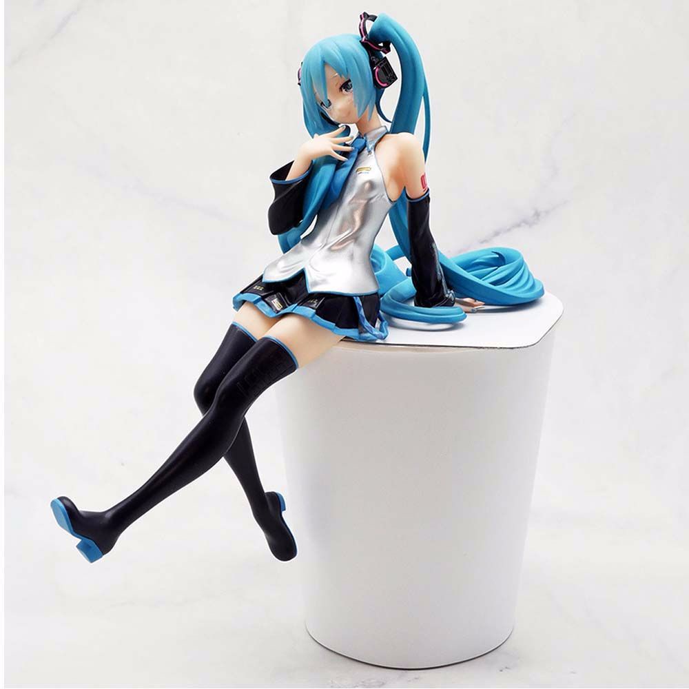Mô hình nhân vật Hatsune Miku bằng chất liệu PVC