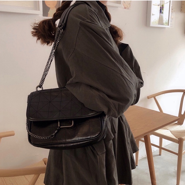 Túi đeo chéo IELGY thiết kế đơn giản hợp thời trang phối xích cho nữ