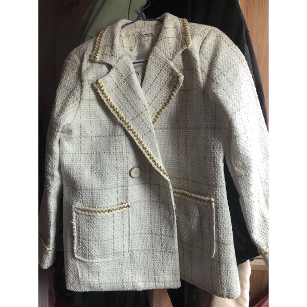 Áo khoác dạ tweed cổ vest viền kim tuyến