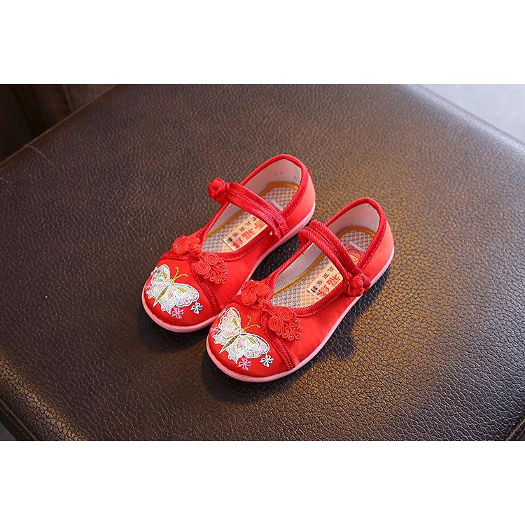 Giày đỏ bé gái họa tiết cánh bướm