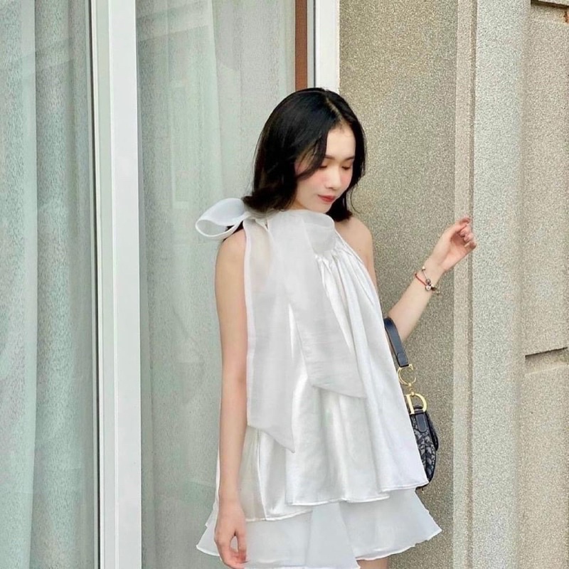 Set áo yếm cột nơ cổ trắng , chân váy cùng màu chất voan mịn 2 lớp midushop88