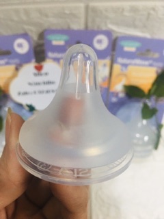 NÚM TI THAY THẾ BÌNH SỮA Lansinoh momma