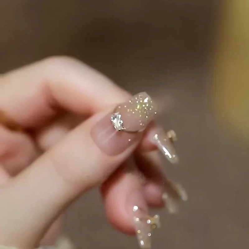 Nail box thiết kế mẫu charm nhẫn sang chảnh cô dâu