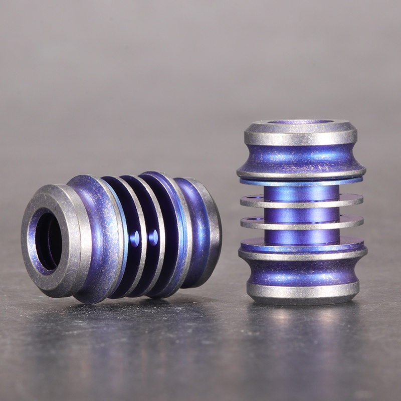 Mặt Dây Chuyền Hình Ống Gas Tritium Phát Sáng Trong Bóng Tối 15 Năm Bằng Hợp Kim Titan CNEDC