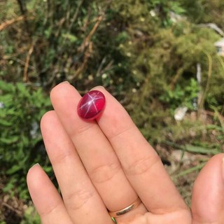 Đá ruby sao đỏ. Mặt nhẫn cực cool . Hình thật