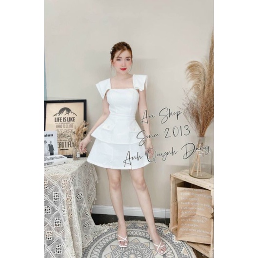 Jump xốp tổ ong  áo peplum cổ vuông.