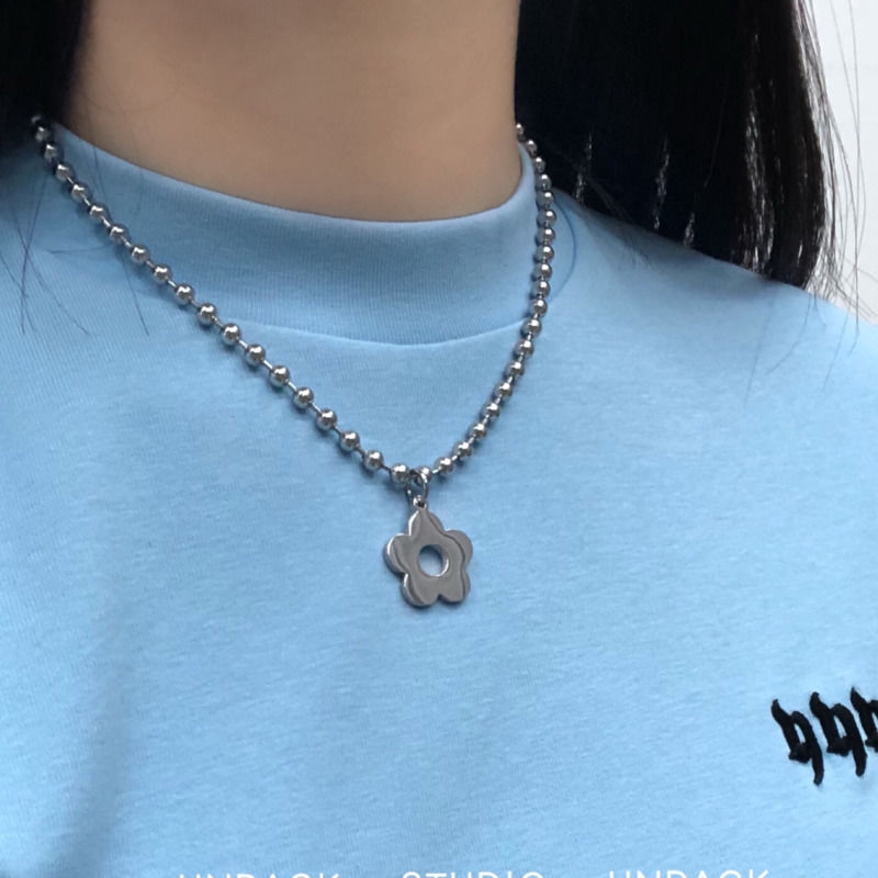 Dây chuyền hoa vui nhộn ngọt ngào dành cho nữ