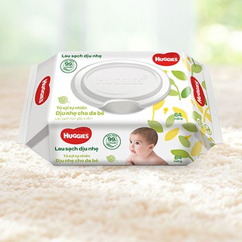 THÙNG 12 GÓI KHĂN ƯỚT EM BÉ HUGGIES DỊU NHẸ - 64 MIẾNG