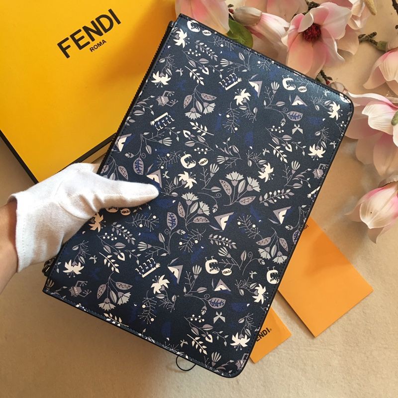 clutch cầm tay nữ da thật dáng dài kéo khóa in họa tiết hoa lá Fendi FD