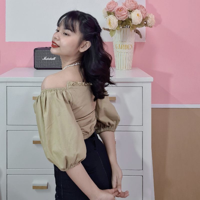 Áo croptop saturn nâu sữa vintage retro cổ điển trễ vai ngochancutie