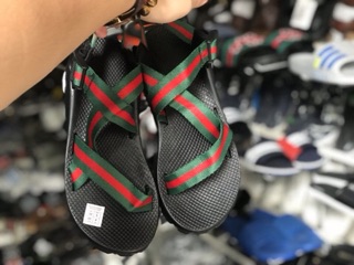 Dép chaco kẻ guci