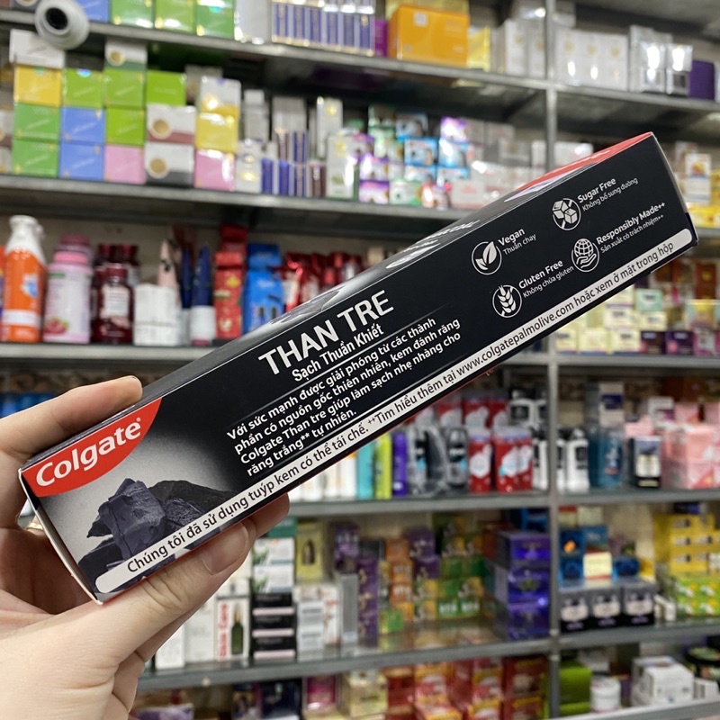 Kem đánh răng Colgate Thiên Nhiên sạch thuần khiết , Than Tre Hàn Quốc &amp; Bạc Hà 180g