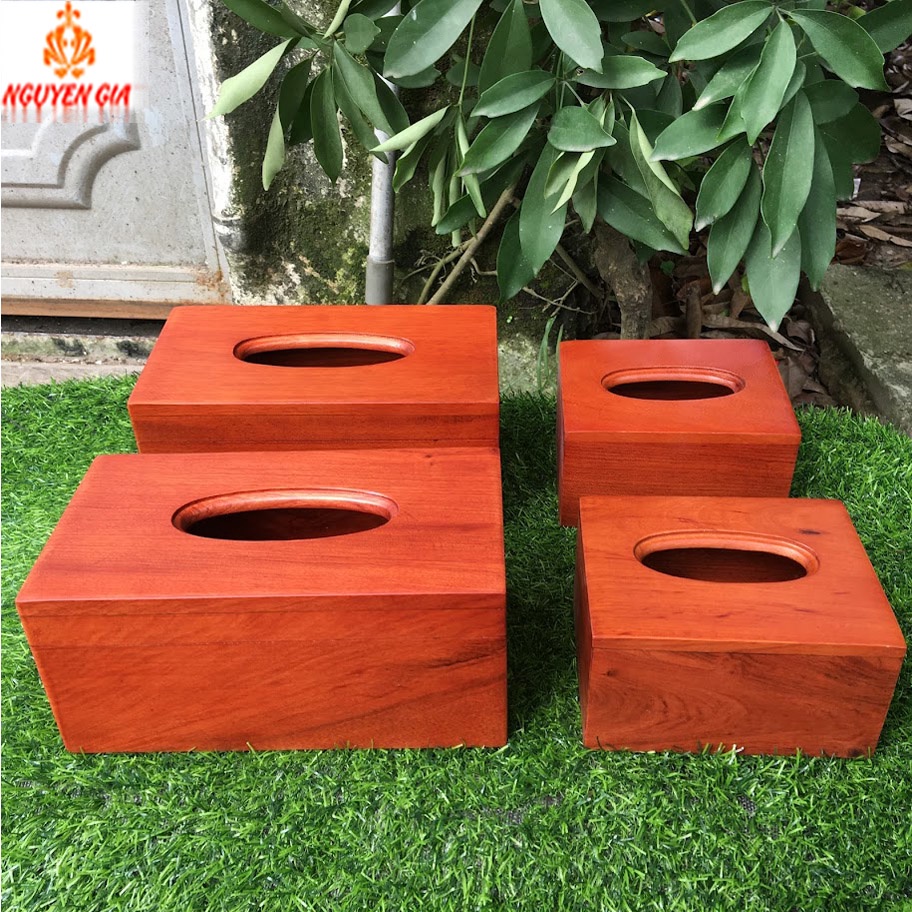 Hộp đựng giấy ăn cao cấp bằng gỗ Hương thiết kế đơn giản sang trọng tạo nên nét trang nhã, lịch sự