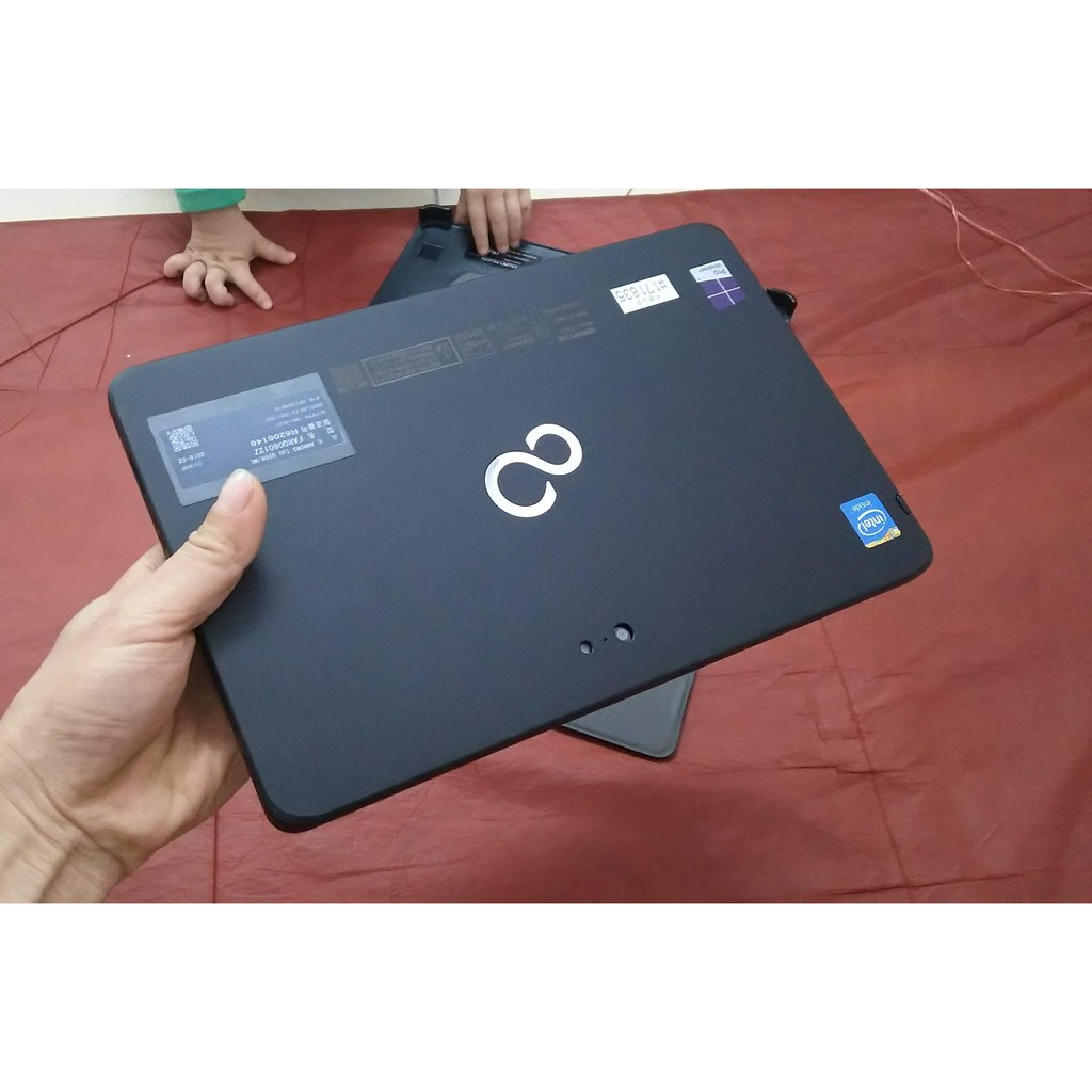 Máy tính 2 trong 1 Fujitsu ARROWS Tab Q507 laptop 2 in 1 Màn Hình Full HD | WebRaoVat - webraovat.net.vn