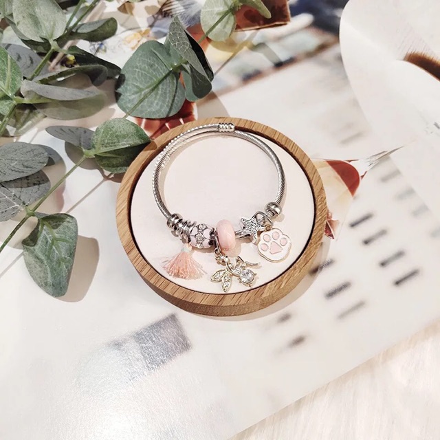 Vòng đeo tay kèm phụ kiện như ảnh | BigBuy360 - bigbuy360.vn