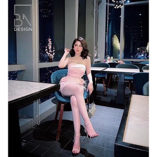 Đầm lụa quây body đính hoa lông vũ