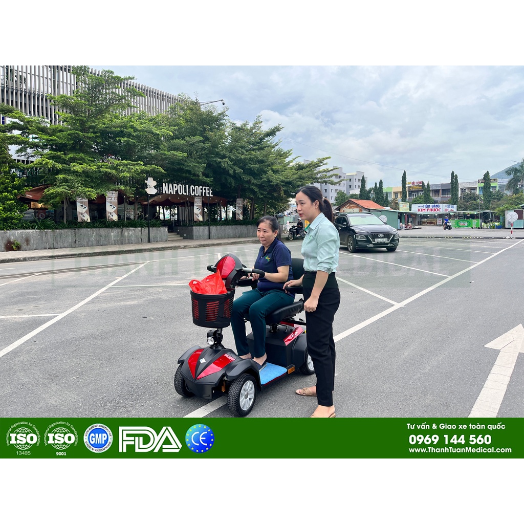 Xe lăn điện Runner di chuyển 12km, gập gọn tiện lợi, chính hãng EuroCare - Dành cho người già, người sau chấn thương