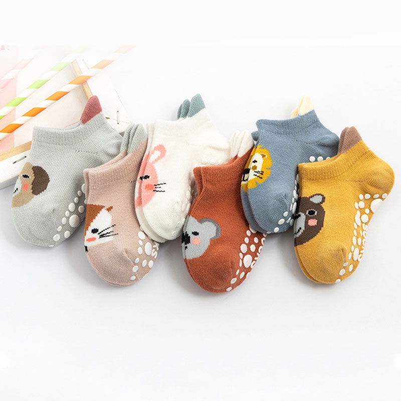 Tất cổ ngắn in họa tiết hoạt hình dễ thương kèm đế cao su chống trượt thời trang thu đông cho bé 1-3 tuổi