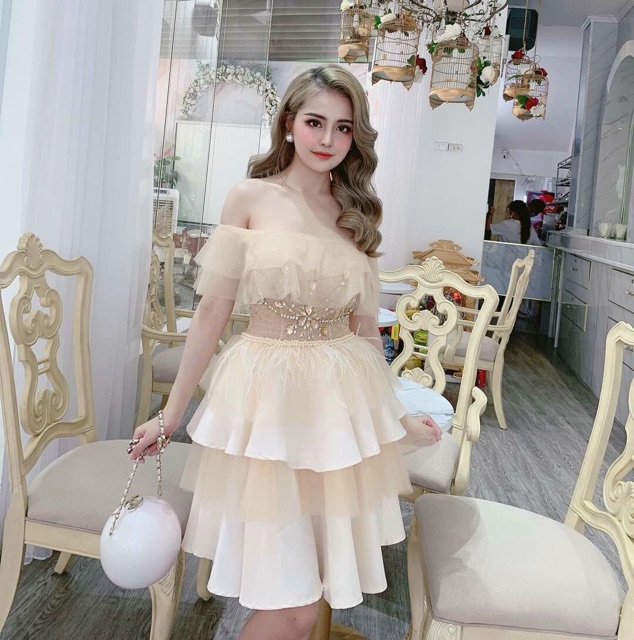 ảnh và video thậ 1000% Đầm xoè trễ vai lông vũ