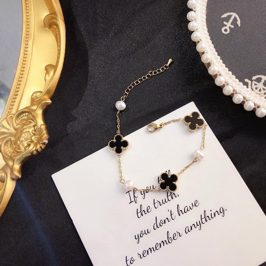 Vòng Tay Louis Vuitton Bằng Thép Titan Họa Tiết Chữ LV Sang Trọng Thời Trang