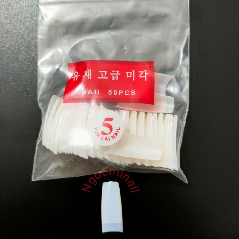 Móng giả nối lẻ số màu trong màu tự nhiên