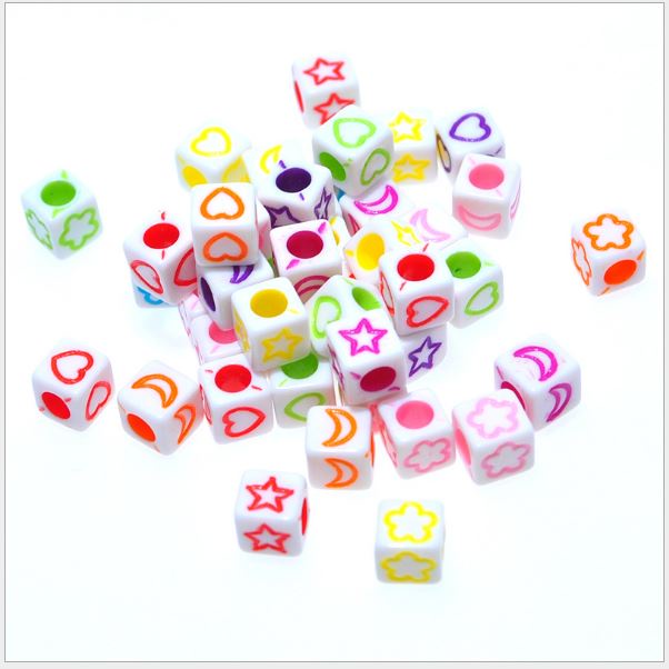 10-50gam hạt nhựa vuông 6mm khắc hoa, trăng sao, tim