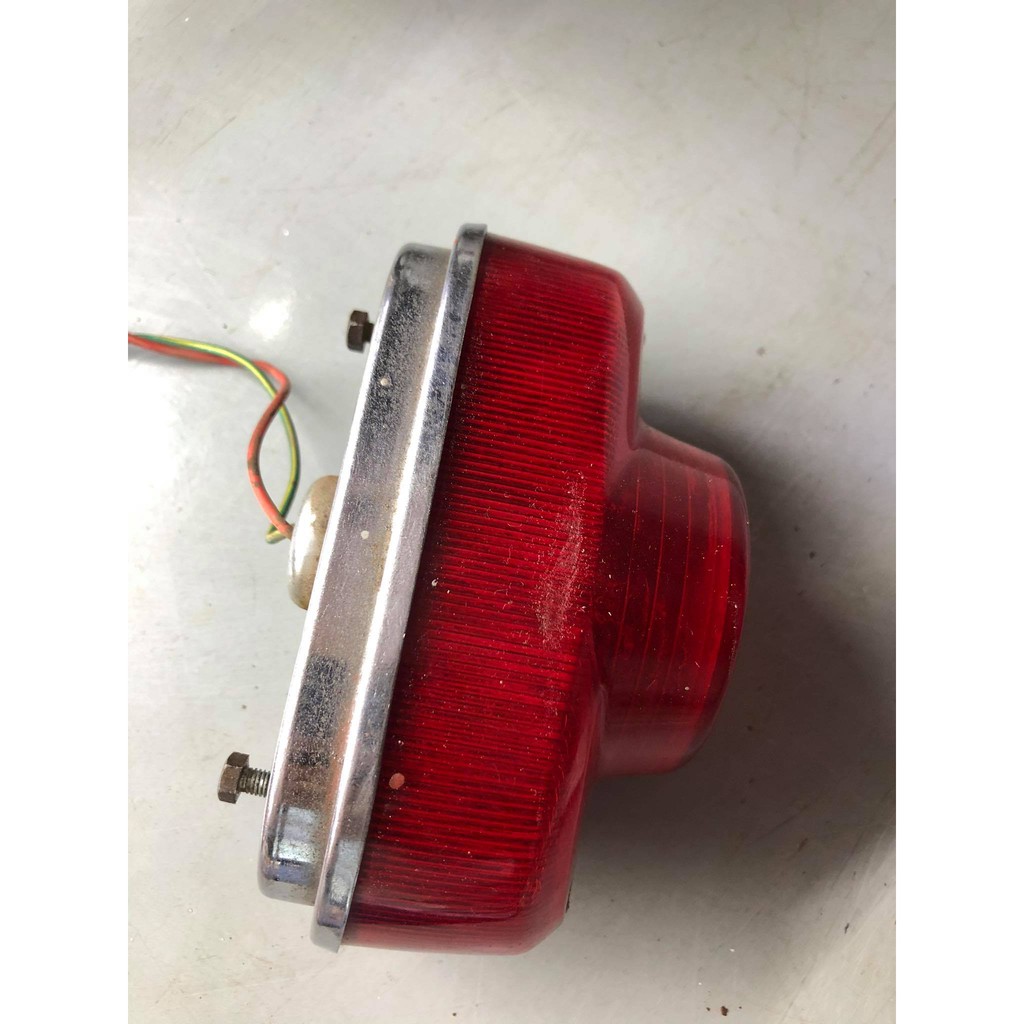 Đế chụp đèn láy  đồng tiền giữa cho xe 68-72-dame-cub. Hàng rã xe 72 zin