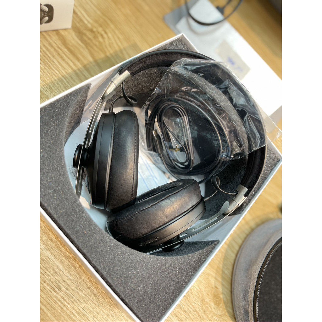 Tai nghe Sennheiser Momentum True Wireless 3 màu đen