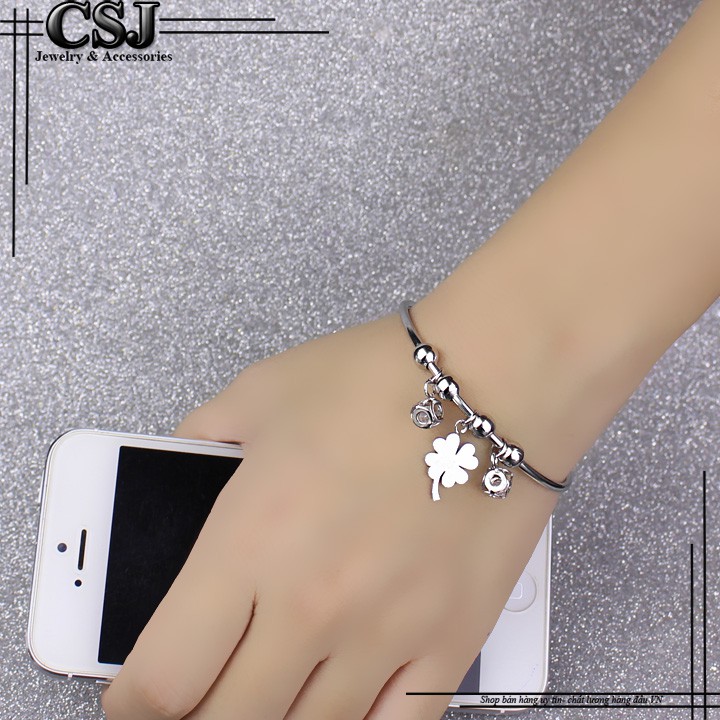 Vòng tay cỏ 4 lá kết hợp quả cầu tròn xinh