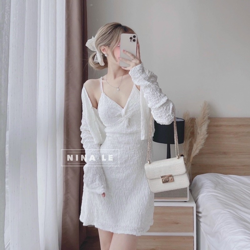 SET ĐẦM 2S TRẮNG XỐP XOẮN NGỰC KÈM KHOÁC CROP