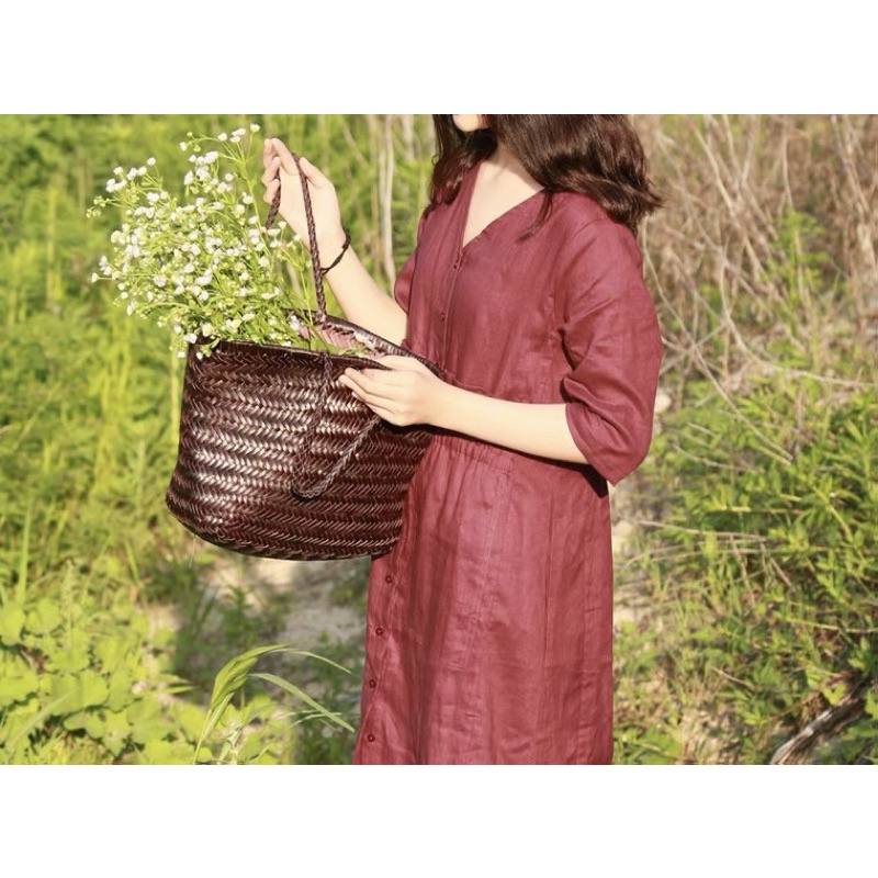 Đầm linen tưng khuy gài cổ tim