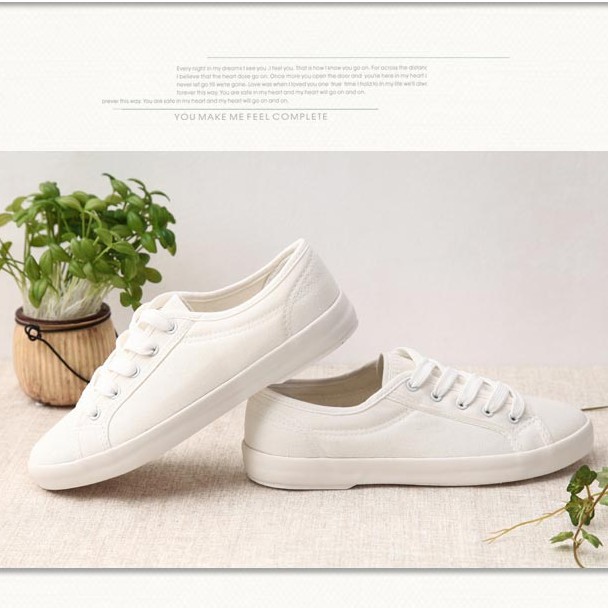 Giày vải trắng phong cách Hàn