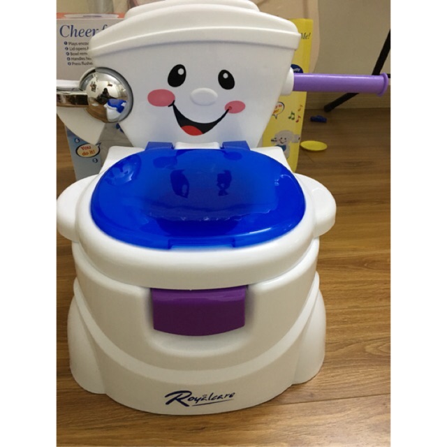 Bô vệ sinh cho bé có nhạc Royalcare