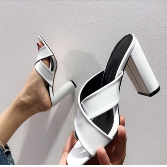 Guốc nữ mã HGG14 cao 8cm có 2 màu trắng và đen siêu sang chảnh