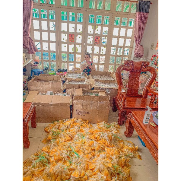 Bánh tráng phơi sương muối nhuyễn sate hành phi .