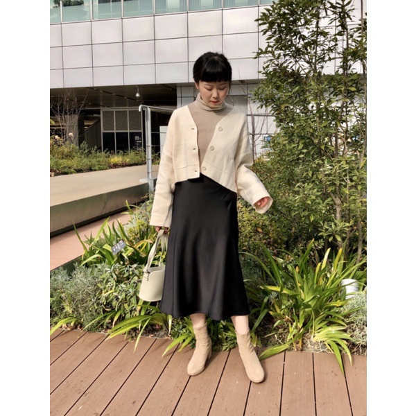 [Mã SMA071008 hoàn 10K xu đơn 0Đ] Chân váy Midi lụa Satin dáng xoè A - Satin Narrow Flare Skirt (UNIQLO chính hãng) ❤ | BigBuy360 - bigbuy360.vn