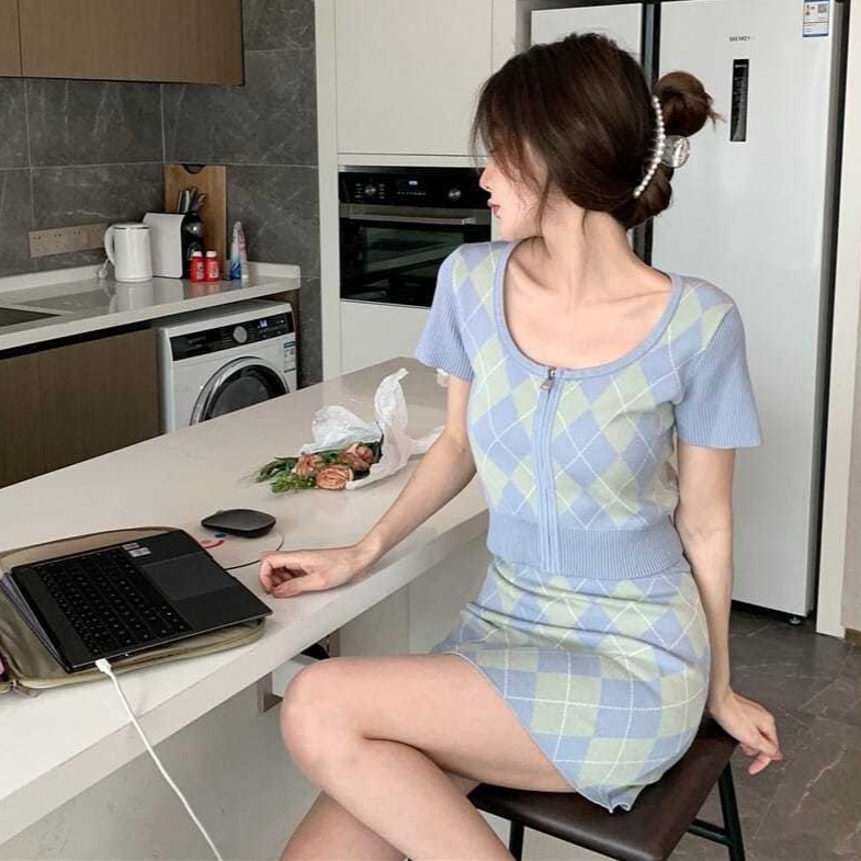 Bộ Trang Phục Hai Mảnh Gồm Áo Dệt Kim Cổ Vuông Đính Đá + Chân Váy Phong Cách Mỹ Thời Trang Mùa Hè Mới Cho Nữ