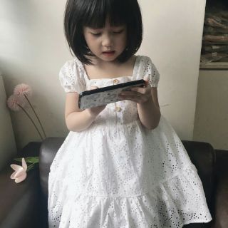 Váy thô đục lỗ cho bé gái