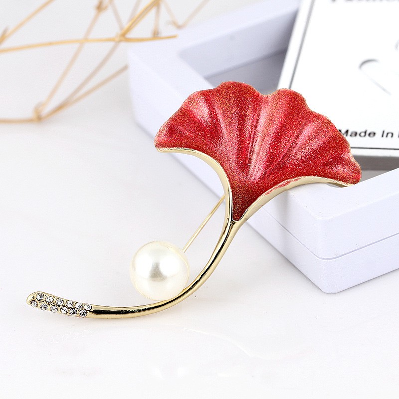 Cài áo lá may mắn đính ngọc GC166