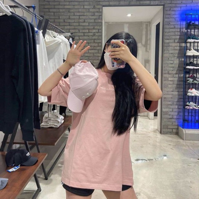 Áo phông hồng nhạt