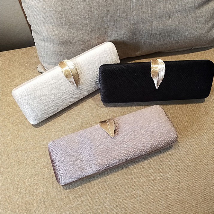 Cốp da rắn - Clutch da rắn  khóa hình chiếc lá đi tiệc siêu sang Dài 25 X rộng 8 CM, đựng vừa điện thoại, son môi