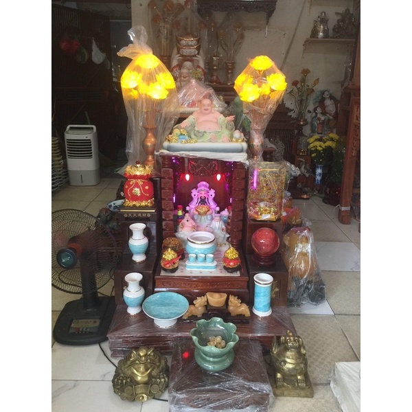 Ban thần tài,bục tam cấp