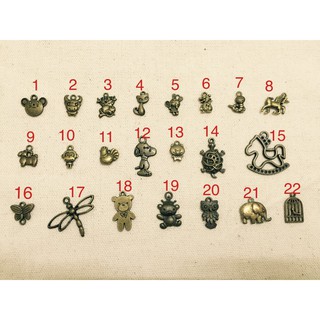 Móc Khóa Khắc Chữ Kèm Charm
