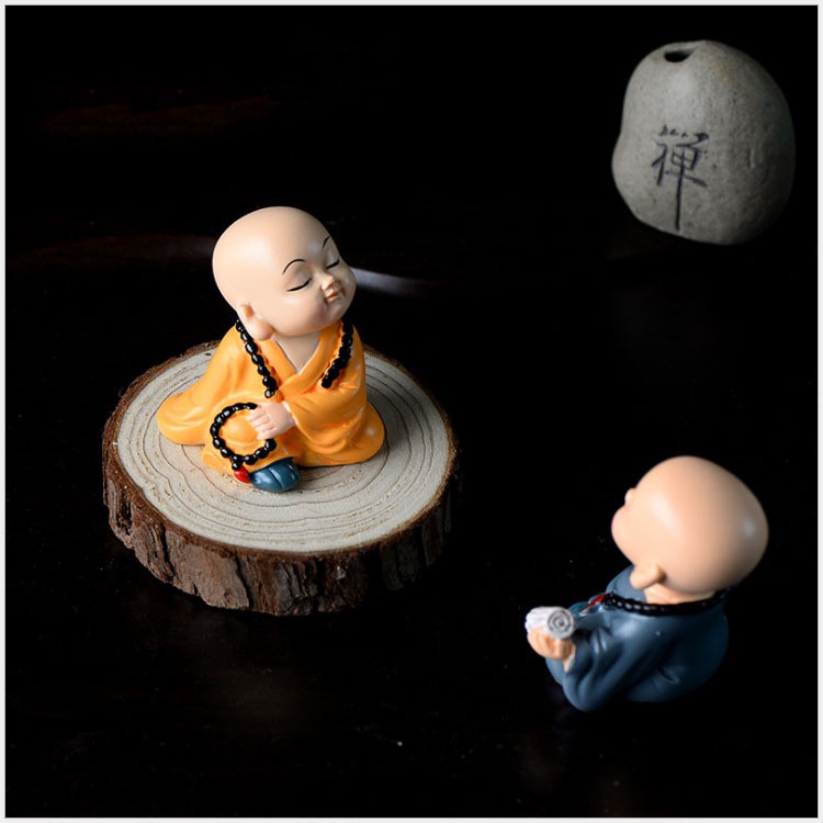 Tượng chú tiểu cầm kì thi họa KÈM ĐẾ KEO trang trí ô tô, bàn làm việc, bàn học 💕FREESHIP 50k💕 - Dear Ladies