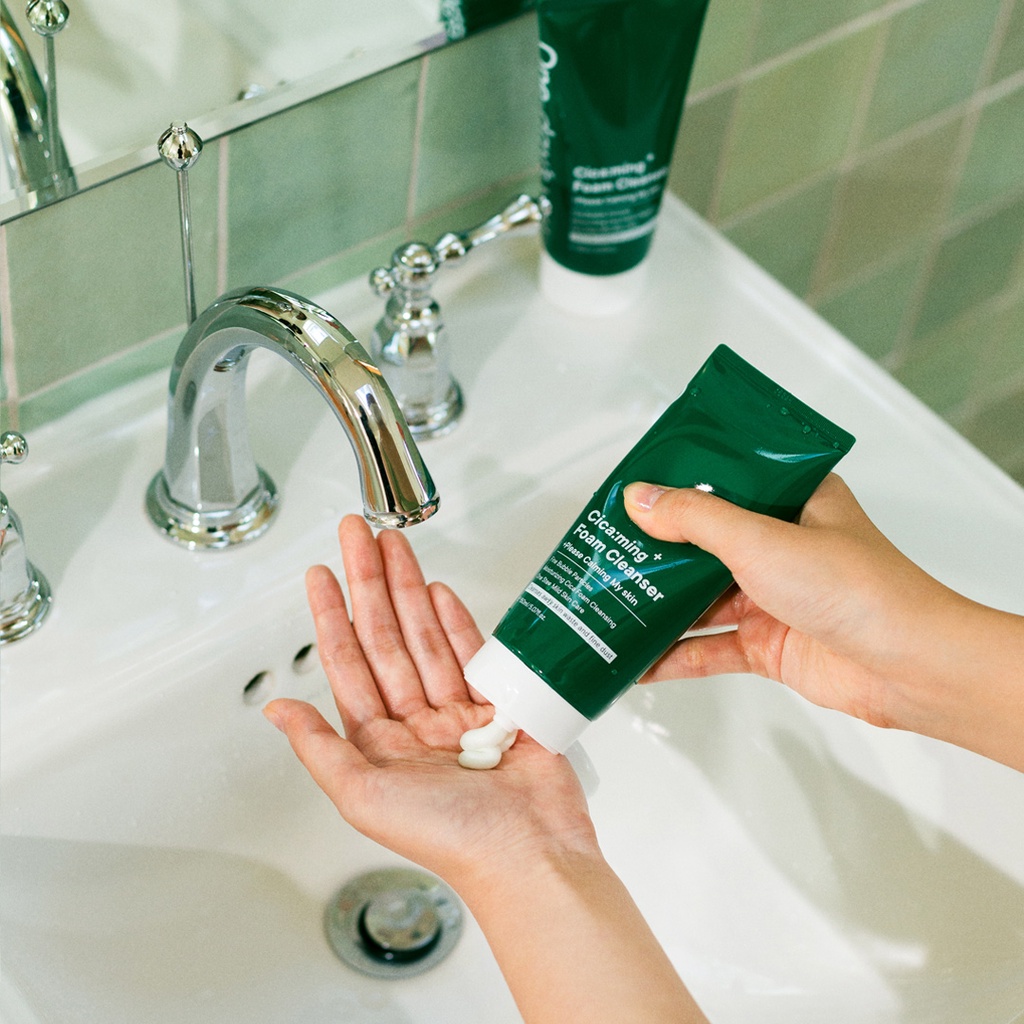 Sữa Rửa Mặt Thuần Chay Giảm Mụn Se Khít Lỗ Chân Lông Sạch Sâu ONE DAY'S YOU Cicaming Foam Cleanser