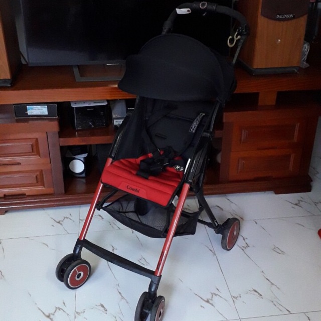 Xe đẩy Combi