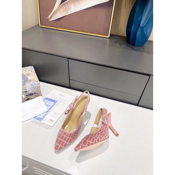 Giày diỏr cao cấp đủ sz 35 đến 40