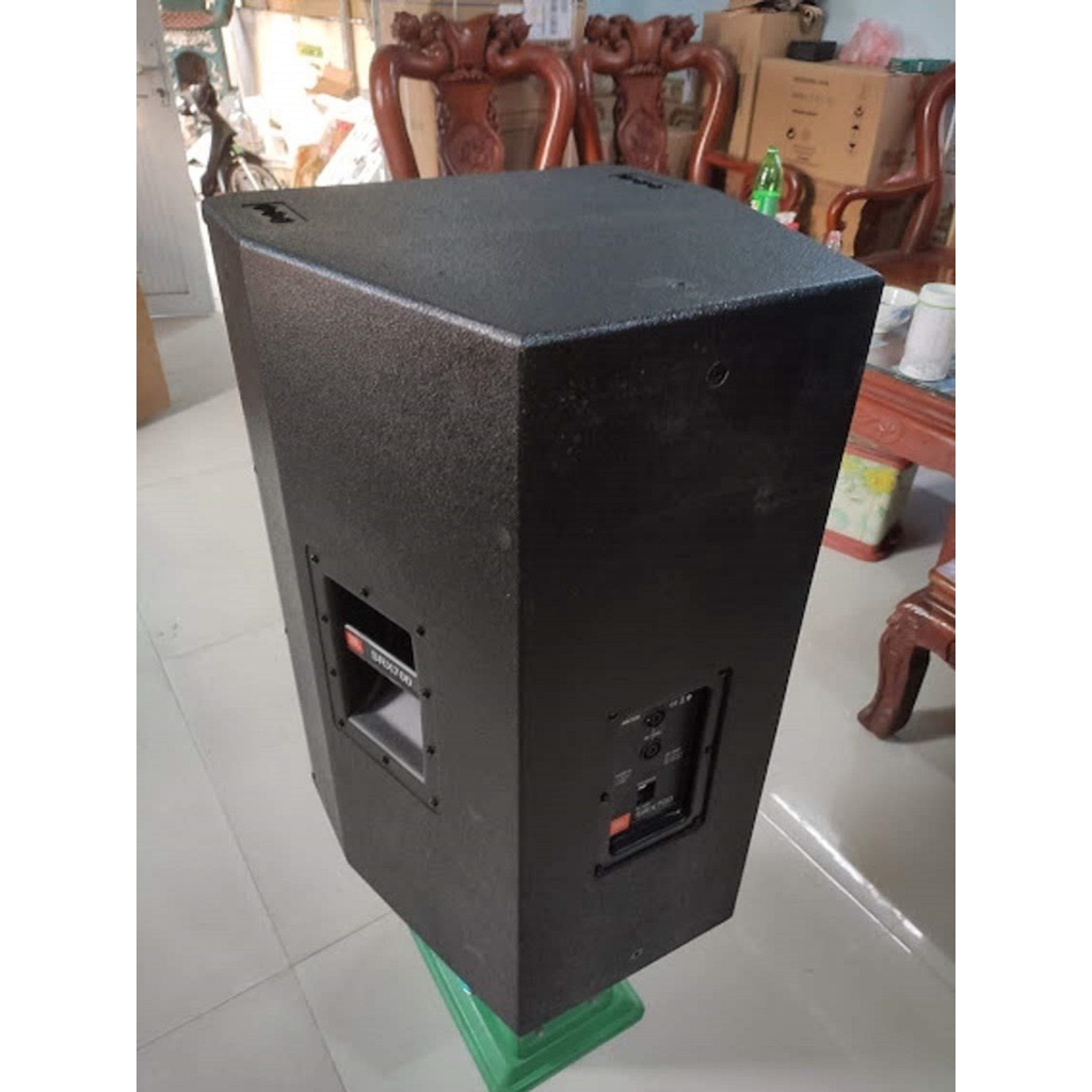1 Chiếc Loa Karaoke và nghe nhạc  sân khấu hội nghị JBL SRX 715, bass 40mm, Công xuất 600-1000W, phòng 100 m2 trở lên.