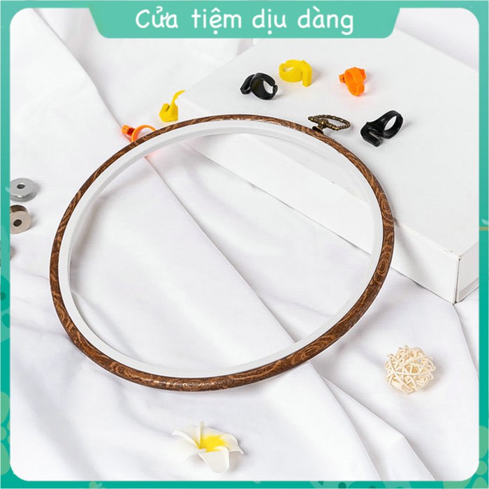 Khung thêu nhựa giả gỗ hình tròn nhiều kích cỡ